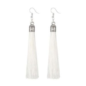 2/$8 White Tassel Earrings ❤️